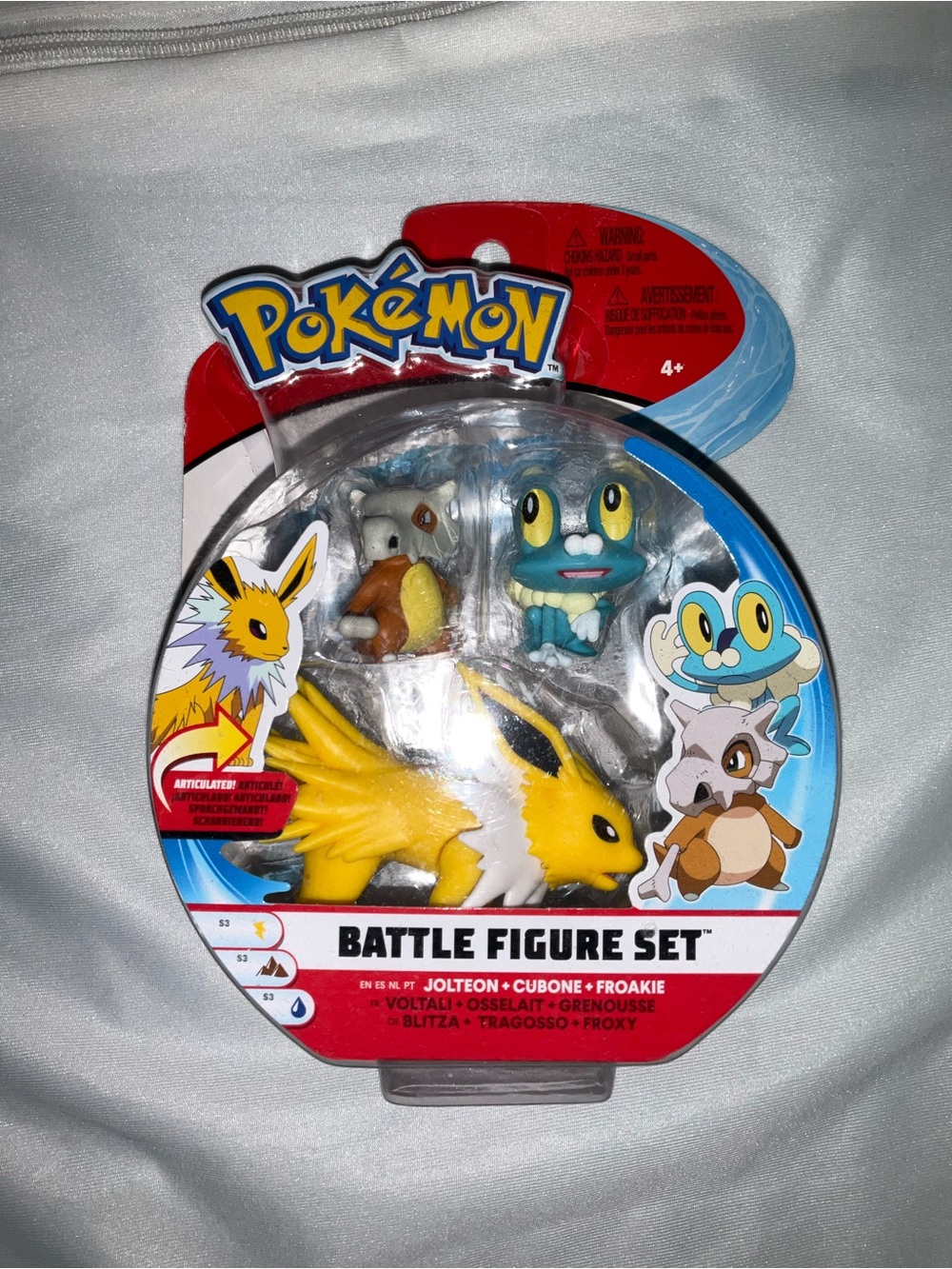 Pokémon Three Battle Figure Set - Jolteon Cubone Froakie - Yellow Blue Brown - Picture 2 of 8